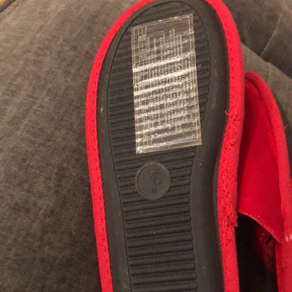 NWT Victoria Secret red slippers - Picture 4 of 4